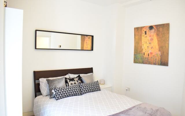 2 Bedroom Apartment in Central Dublin Sleeps 4