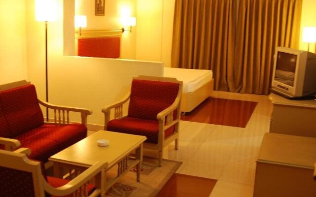 Club 7 Hotel