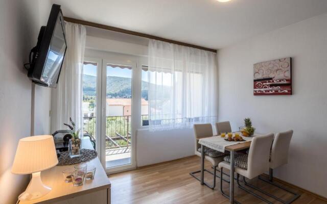 Spacious apartment with three double bedrooms