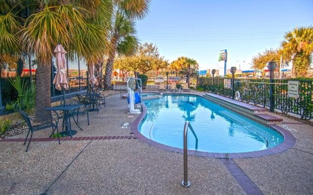 Holiday Inn Express & Suites Houston North Intercontinental by IHG