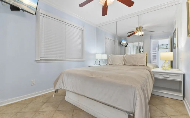 Seascape 2211 2 Bedroom Condo by RedAwning