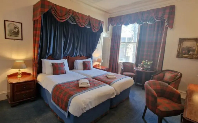 Lovat Arms Hotel