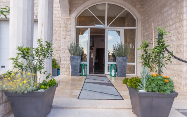 White Stone Villa 43