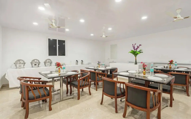 Treebo Royal Plaza,700 Mts From Promenade Beach
