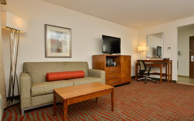 Holiday Inn Express Boston - Milford, an IHG Hotel