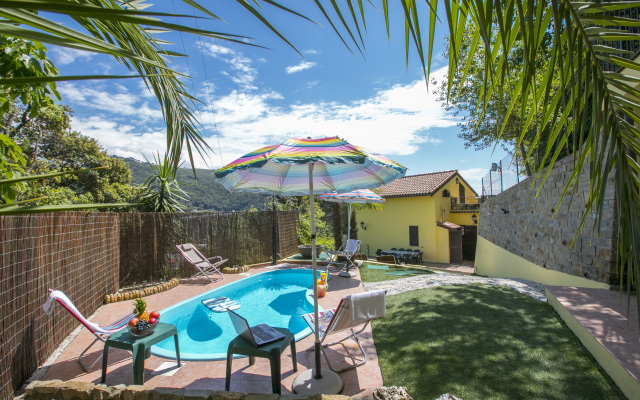 Villa Monte Enrico - Pool And Whirlpool