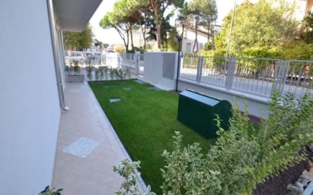 Modern Flat With Private Garden in Rosolina Mare
