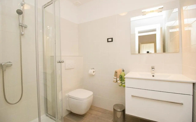 Modern 2 BDR & 2 Bathroom app with sea view, 077