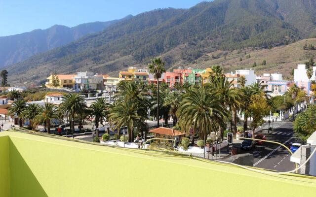 Apartment with 2 bedrooms in El Paso with wonderful mountain view balcony and WiFi 11 km from the beach