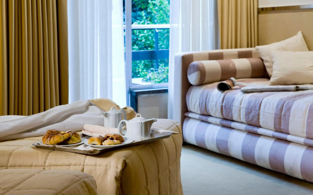 Mini Palace Hotel