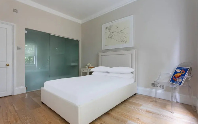 Egerton Gardens IX by Onefinestay