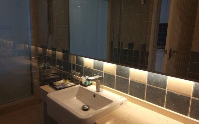 Gold Coast Hotel
