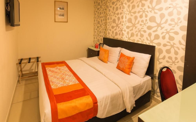 OYO 175 Lotus Hotel