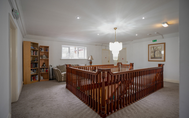 OYO Oakcroft Guest House Manchester Airport