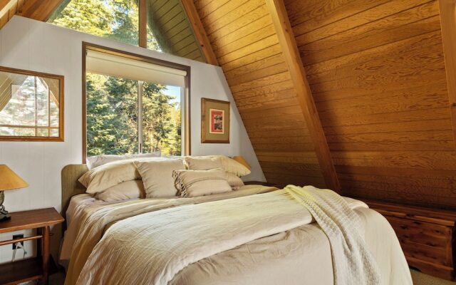 The Tranquil Pines A-frame Cabin Spectacular Views!