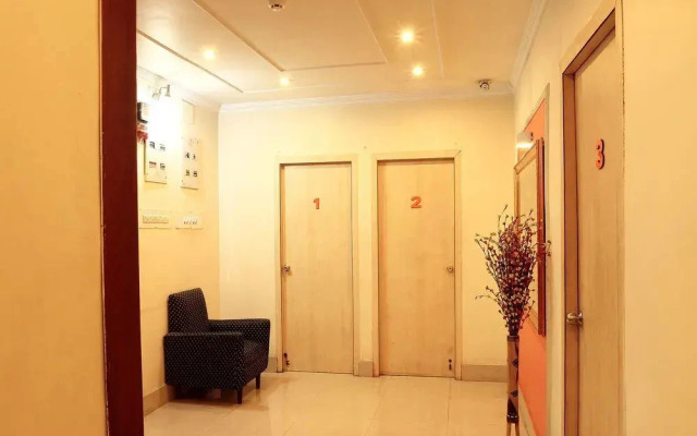 Rossa Hospitality IB 157