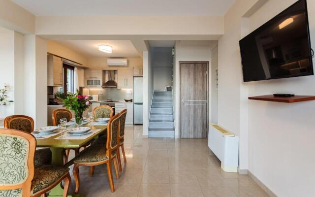 Villa Armonia - Beachfront Majestic Retreat