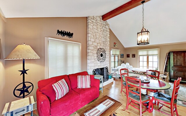 7BR 5 5BA Spicewood Sanctuary by RedAwning