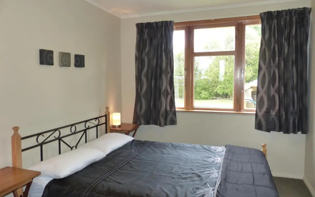 Snowed Inn - Ohakune Miro Holiday Home