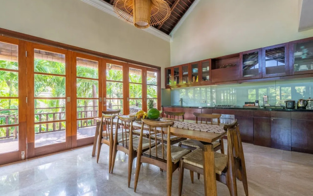 Cliffront Tropical Villa Cantik