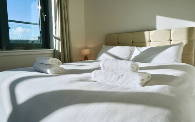 1 Bedroom Penthouse Apartment Near Murrayfield Sleeps 4