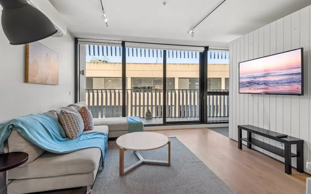 Sleek South Melbourne Pad, 1-bed by Albert Park