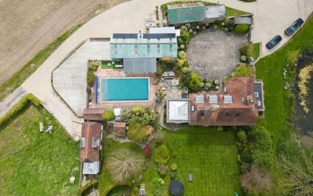 Amazing 5 BR Country Home Pool Gym Yoga Studio