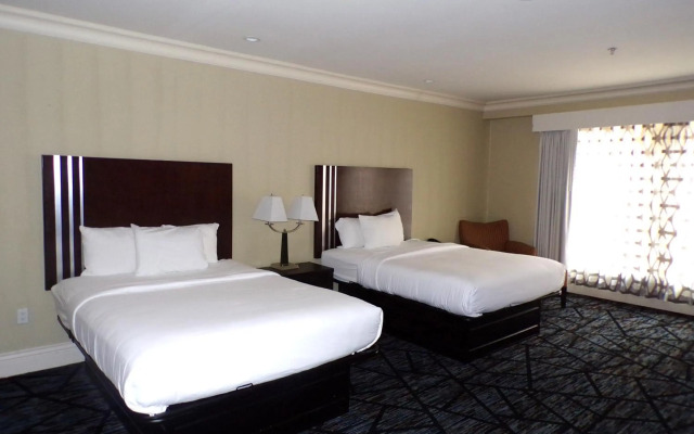 Niagara Crossing Hotel & Spa