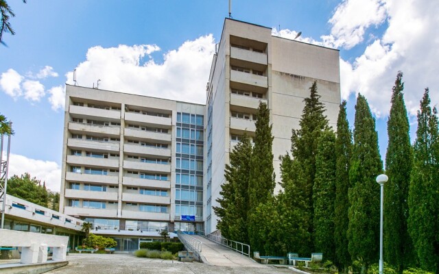 Голубая Волна(Алушта)