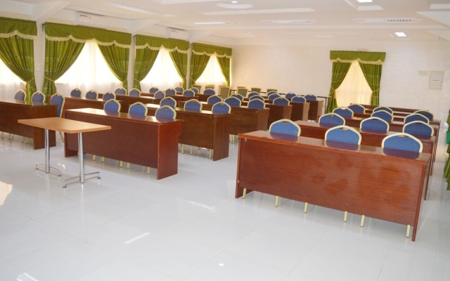 Hotel Palm Beach Yennega