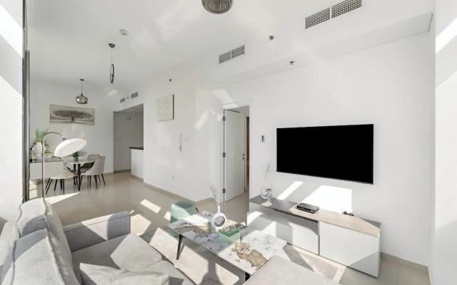 HiGuests - Exceptional Apt with Furnished Terrace By the Sea