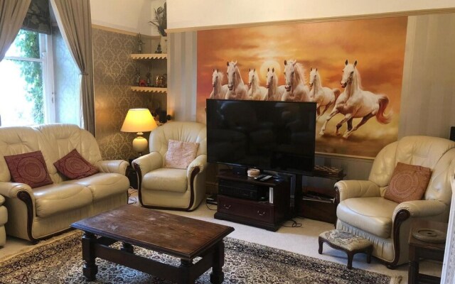 Beautiful 2BD Flat Outstanding Views Near Bath