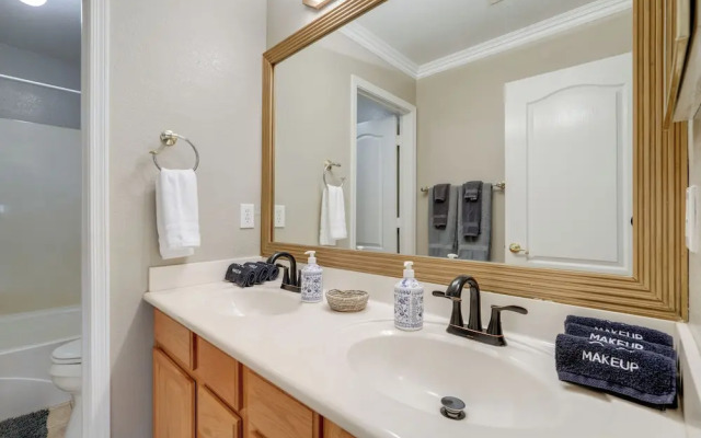 Private Pool & Patio: Spacious Gilbert Getaway!