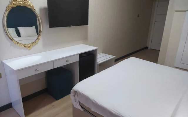 Athena Life Hotel
