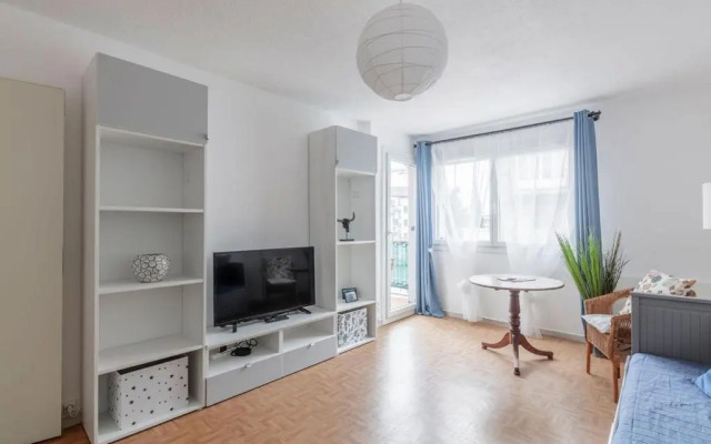 Nicolas III, parking privé, Netflix, balcon