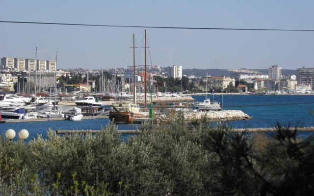 Anthony - 50m From the Beach & Parking - A3