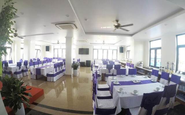 White Crown Hotel