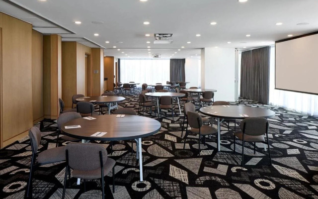 Courtyard Montreal Laval