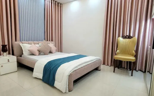 Luxurious 3-bhk Highly Secured & Close to Airport