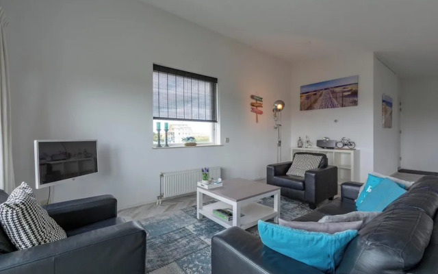 Beachside Apartment With Balcony