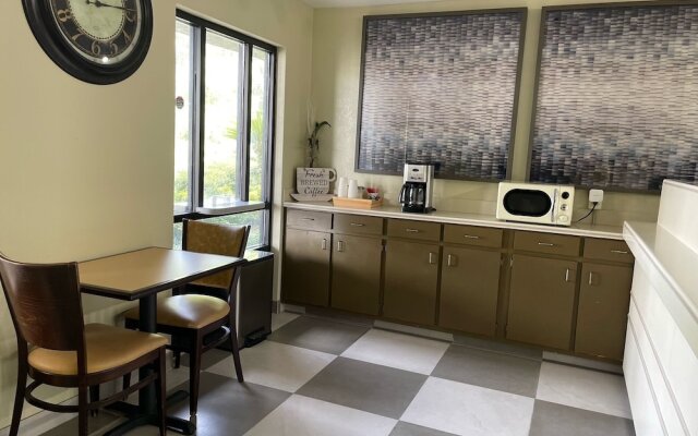 Travelodge Lake City