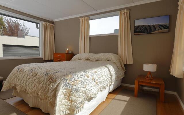 Boat Harbour House - Te Anau Holiday Home
