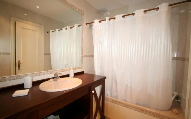 Apartamento en complejo residencial con piscina
