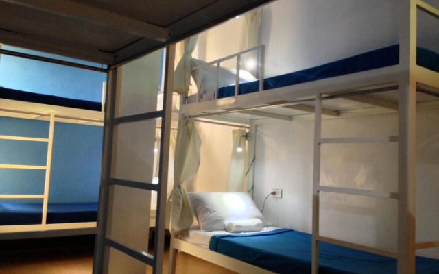 Crossroads Hostel Manila