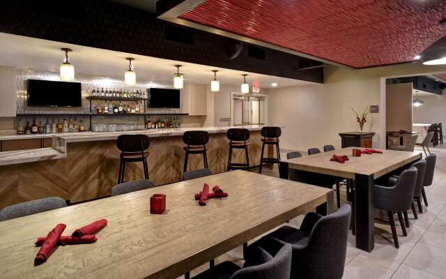 DoubleTree by Hilton St. Louis Airport