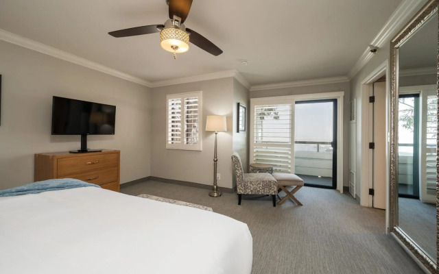 456 Embarcadero Inn & Suites