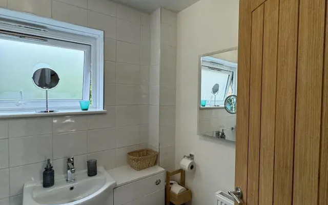 Stroud's Golden Valley 2-bedroom Apartment Retreat