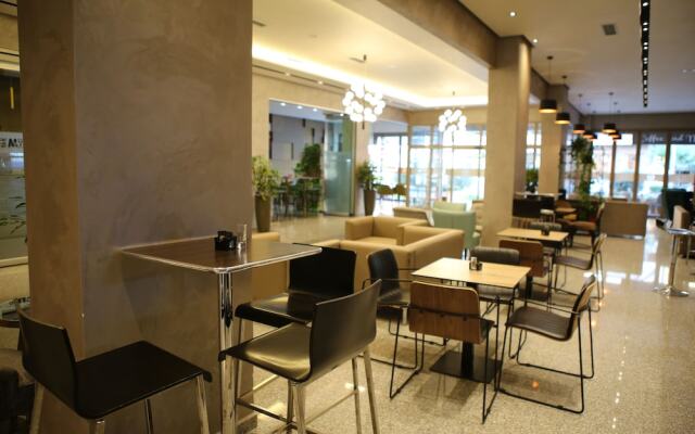 Twin Towers Hotel