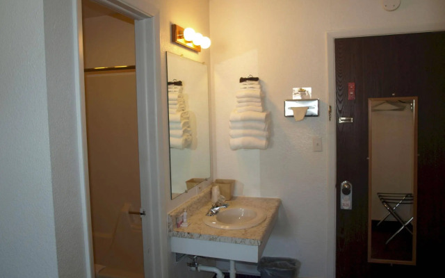 Yellowstone River Inn