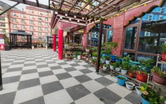 Batang Changduiping Hotel